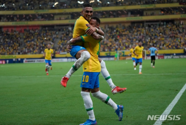 브라질, 우루과이 4-1 꺾고 WC 남미예선 1위 질주 - 토토피아